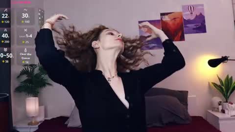 Snapshot of mia_frizz chatting on 13, 7, 2026 Mia online show from 13, 7, 2026