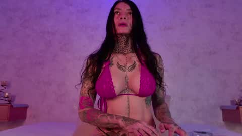 mia_hill1_ online show from 4, 7, 2026