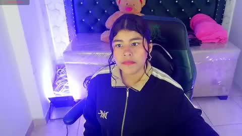 mia_kittie_m online show from 9, 5, 2026
