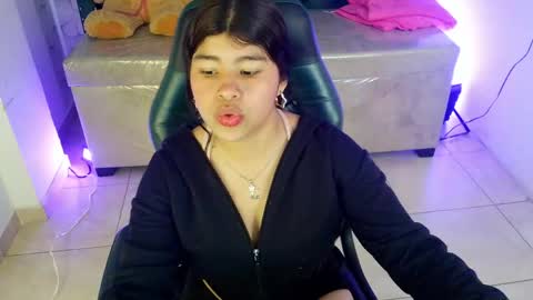 mia_kittie_m online show from 20, 5, 2026