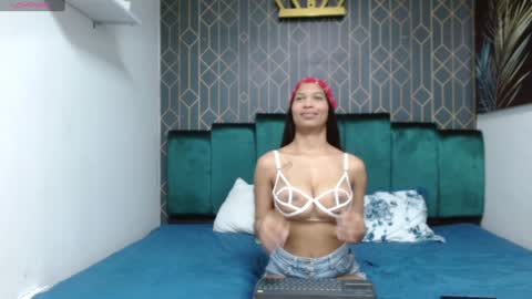 Snapshot of mia_kleim chatting on 13, 12, 2024 MIA KLEIM online show from 13, 12, 2024