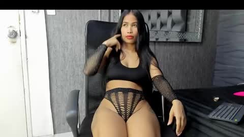 Snapshot of mia_kleim chatting on 10, 1, 2025 MIA KLEIM online show from 10, 1, 2025