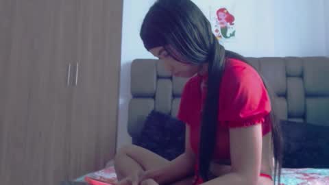 mia_kleim1 online show from 4, 2, 2026