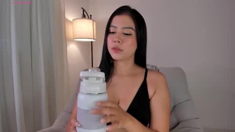 MIA LOVE   online show from 24, 3, 2026