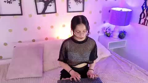 Mia online show from 12, 6, 2026