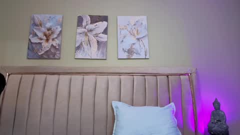 Mia online show from 9, 4, 2026