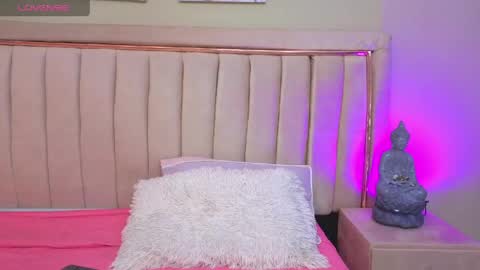 Snapshot of mia_naive chatting on 7, 5, 2026 Mia online show from 7, 5, 2026