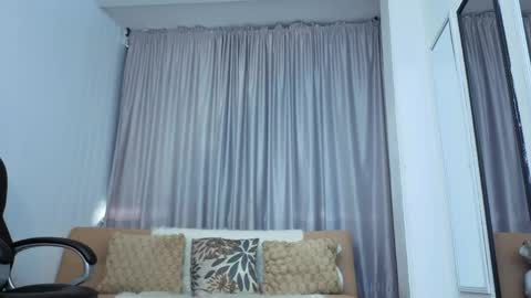 Snapshot of mia_naive chatting on 27, 5, 2026 Mia online show from 27, 5, 2026