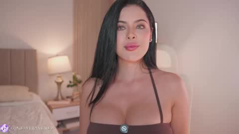 Snapshot of mia_paulina chatting on 25, 3, 2026 Instagram Nelyiramirez online show from 25, 3, 2026