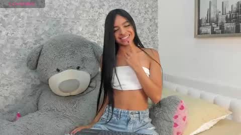 Snapshot of mia_petithe chatting on 5, 5, 2026 Mia online show from 5, 5, 2026