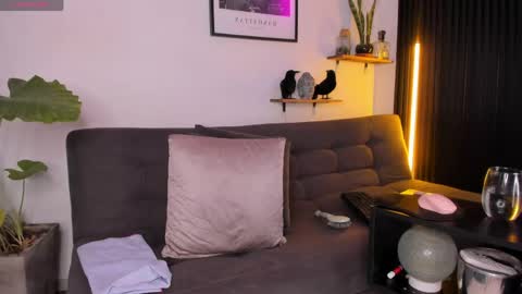 Snapshot of mia_ravenn chatting on 15, 5, 2026 Mia online show from 15, 5, 2026