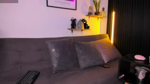 Snapshot of mia_ravenn chatting on 31, 5, 2026 Mia online show from 31, 5, 2026