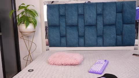 mia online show from 15, 4, 2026