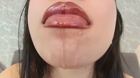 Mia Roux online show from 6, 1, 2025