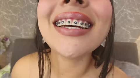 Mia Roux online show from 28, 2, 2025