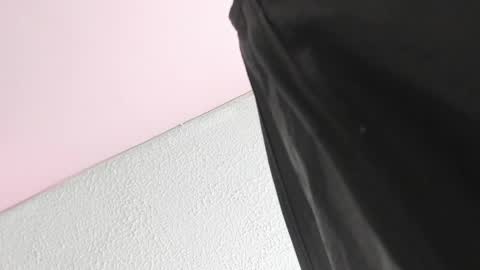 Mia . online show from 28, 11, 2025