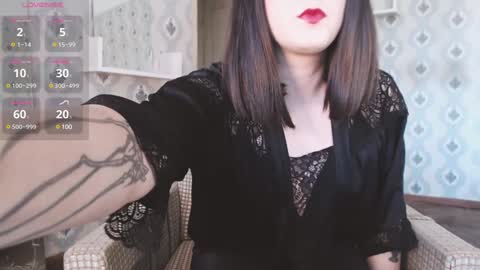 mia_wallase online show from 8, 12, 2024