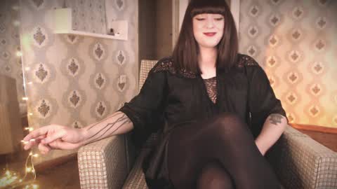 mia_wallase online show from 5, 4, 2026