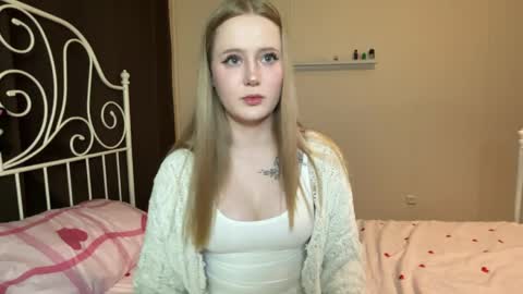 Snapshot of mia_wellis chatting on 22, 4, 2026 mia_wellis online show from 22, 4, 2026