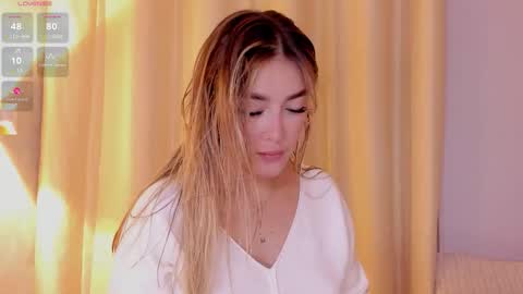 Mia White  online show from 19, 2, 2026