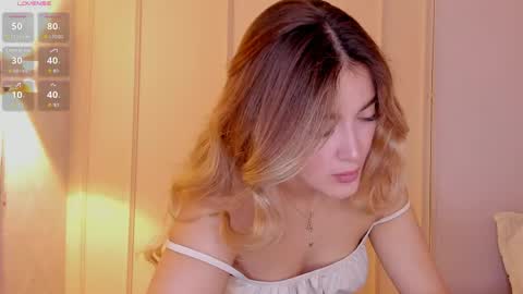 Snapshot of mia_white11 chatting on 25, 4, 2026 Mia White online show from 25, 4, 2026