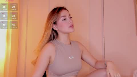 Snapshot of mia_white11 chatting on 29, 4, 2026 Mia White online show from 29, 4, 2026