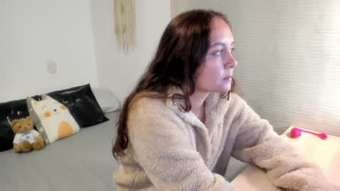 Mia   online show from 8, 2, 2025