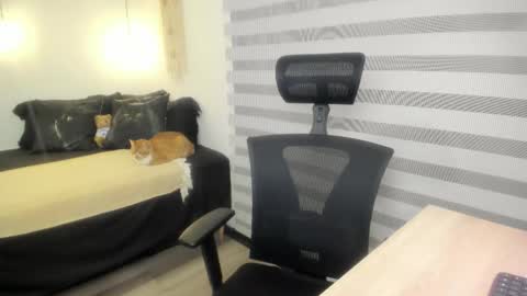 Mia   online show from 17, 10, 2025