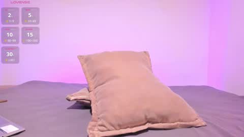 MIA INDEPENDENT MODEL  online show from 8, 3, 2026