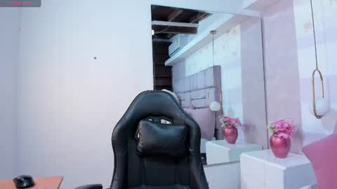 Snapshot of miaa_diamondd1 chatting on 18, 6, 2026 Mia online show from 18, 6, 2026