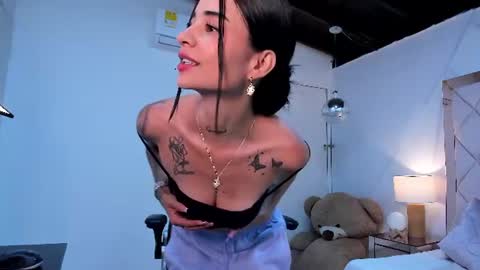 Snapshot of miaa_diamondd1 chatting on 19, 6, 2026 Mia online show from 19, 6, 2026