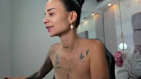Snapshot of miaa_diamondd1 chatting on 7, 7, 2026 Mia online show from 7, 7, 2026