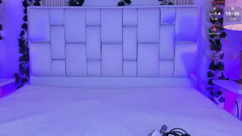 Mia online show from 12, 4, 2026