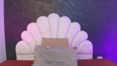 Mia online show from 9, 4, 2026