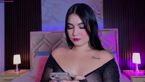 Miaa Farrel online show from 25, 5, 2026