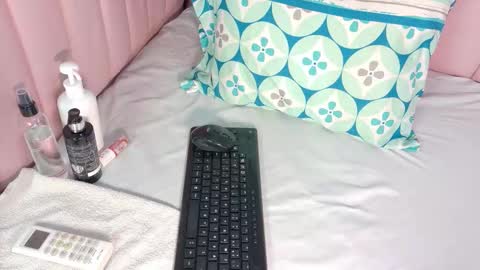 Snapshot of miaaffox chatting on 3, 3, 2026 miaaffox online show from 3, 3, 2026