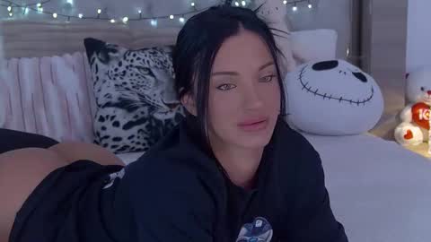 Snapshot of miaasin chatting on 5, 11, 2025 miaasin online show from 5, 11, 2025