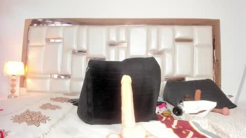 Mia  online show from 24, 1, 2025