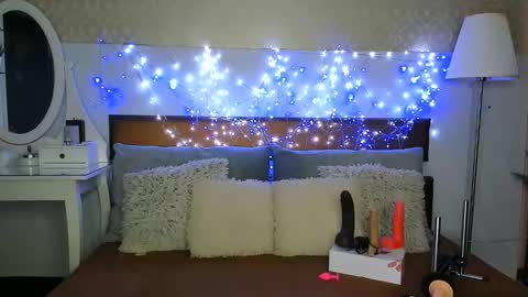 MiaBeeX online show from 3, 12, 2025