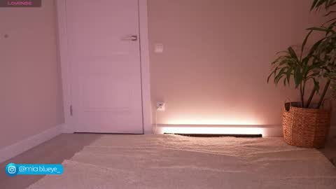 miablueye online show from 25, 10, 2025