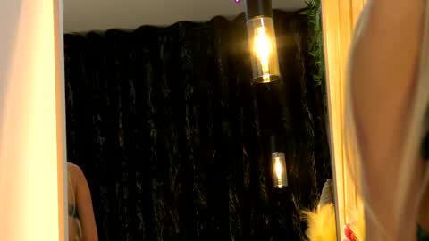 Mia online show from 9, 2, 2026