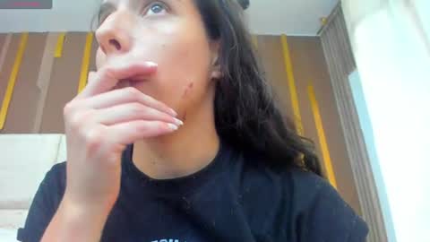 Snapshot of miacours chatting on 17, 7, 2026 MiaCours online show from 17, 7, 2026