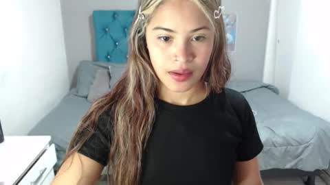 Snapshot of miacumgirl chatting on 17, 3, 2026 miacumgirl online show from 17, 3, 2026