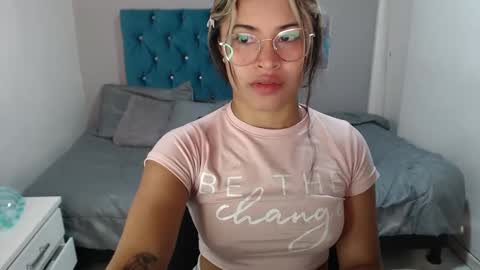 Snapshot of miacumgirl chatting on 20, 3, 2026 miacumgirl online show from 20, 3, 2026