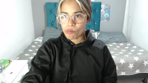 Snapshot of miacumgirl chatting on 16, 4, 2026 miacumgirl online show from 16, 4, 2026