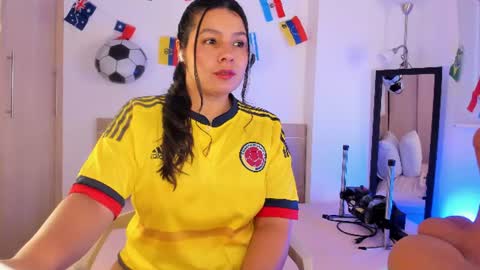 Snapshot of miadanielss chatting on 7, 7, 2026 IG Yojanagomez online show from 7, 7, 2026