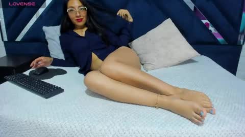 Snapshot of miadivinehyh chatting on 12, 5, 2026 miadivinehyh online show from 12, 5, 2026