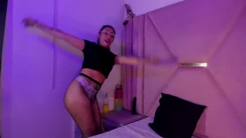 Snapshot of miadivinehyh chatting on 28, 5, 2026 miadivinehyh online show from 28, 5, 2026