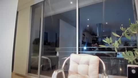 Mia online show from 6, 11, 2025