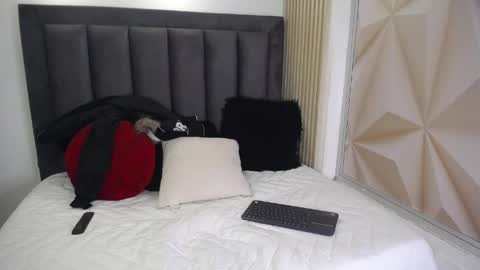 Mia  online show from 19, 5, 2026